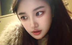 女生去掉所有服装小内